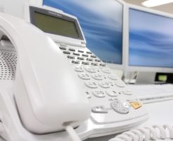 新人よ！なぜ電話を取らない？2つのケースから学ぶ現場の教育改善点